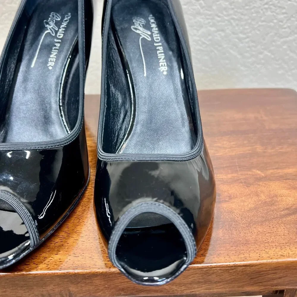 Donald J Pliner Heels Black Patent Leather Slip On Peep Toe Pump Shoe size 9M